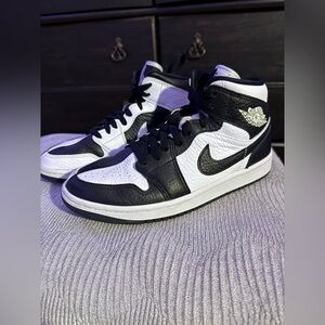 Like New Jordan’s: Womens 8